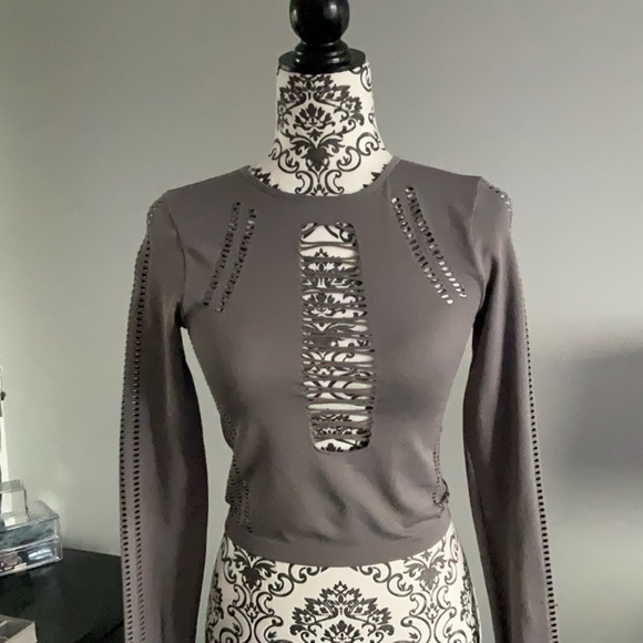 BNWT garage long sleeve grey top with cut outs - Picture 2 of 7
